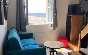 Une fenêtre sur l océan, Studio duplex dans résidence de standing avec piscine et vue sur mer